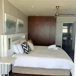 Mouilie Point 1 Bedroom With Sea Views And Pool