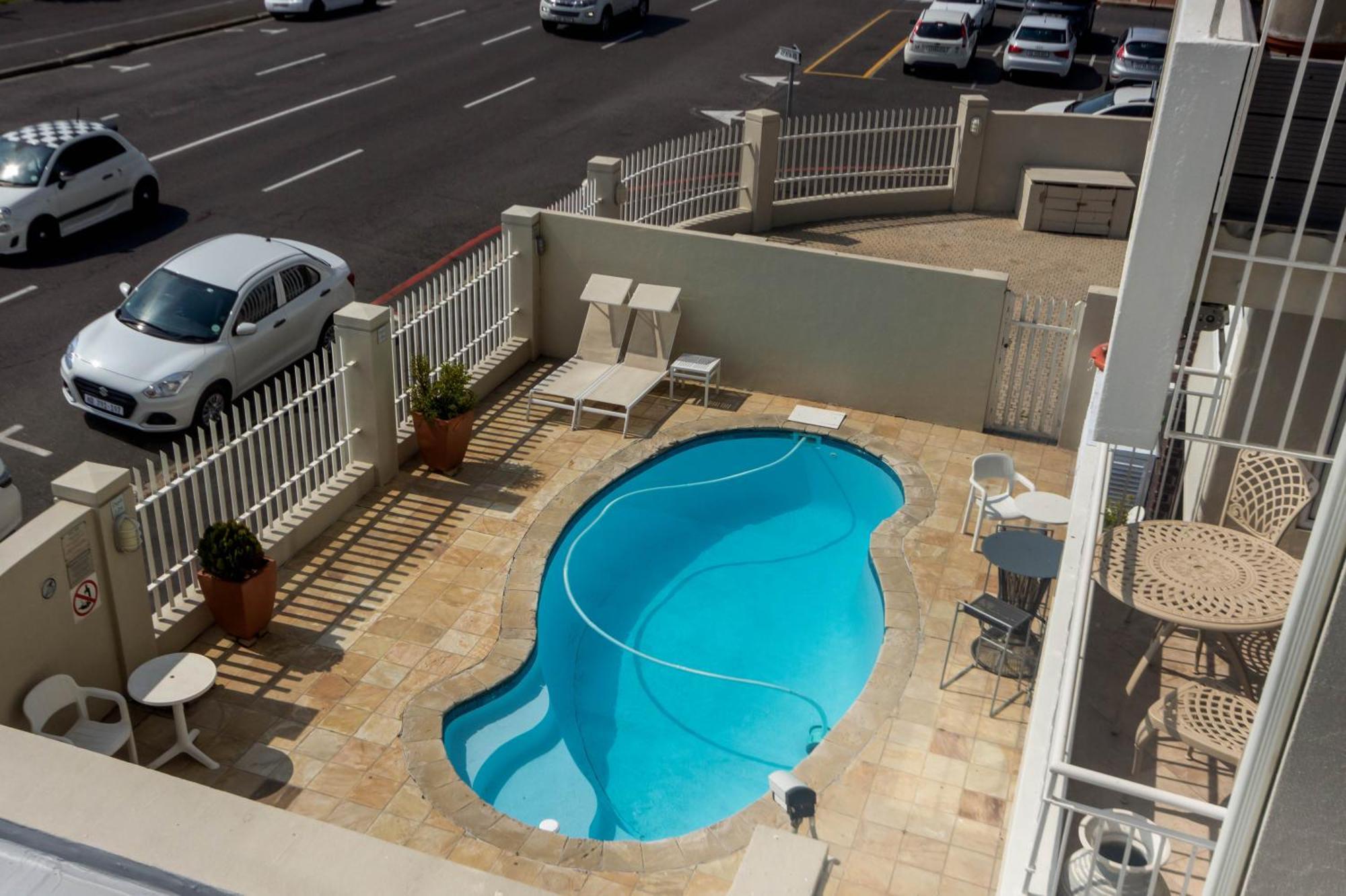 Mouilie Point 1 Bedroom With Sea Views And Pool Apartment Cape Town