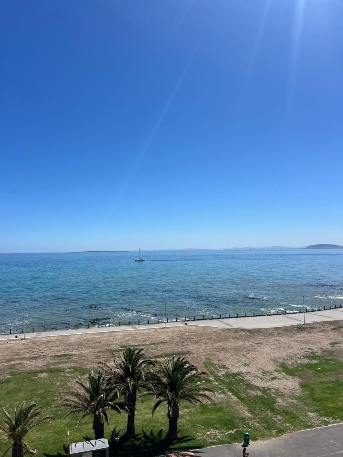 Mouilie Point 1 Bedroom With Sea Views And Pool