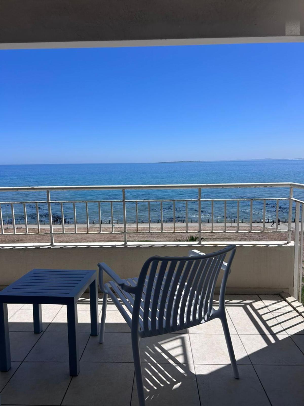 Apartment Mouilie Point 1 Bedroom With Sea Views And Pool
