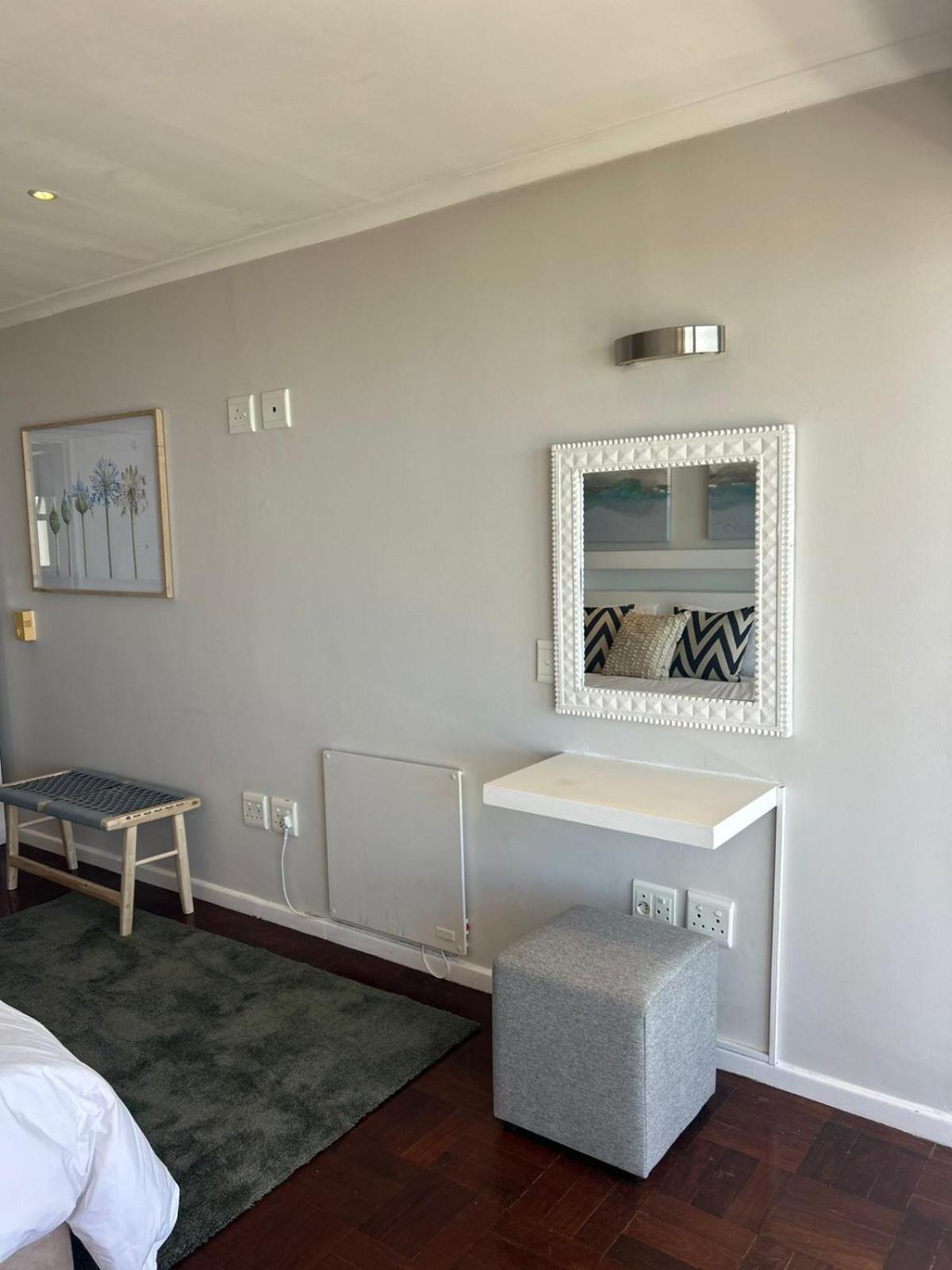 Mouilie Point 1 Bedroom With Sea Views And Pool Apartment