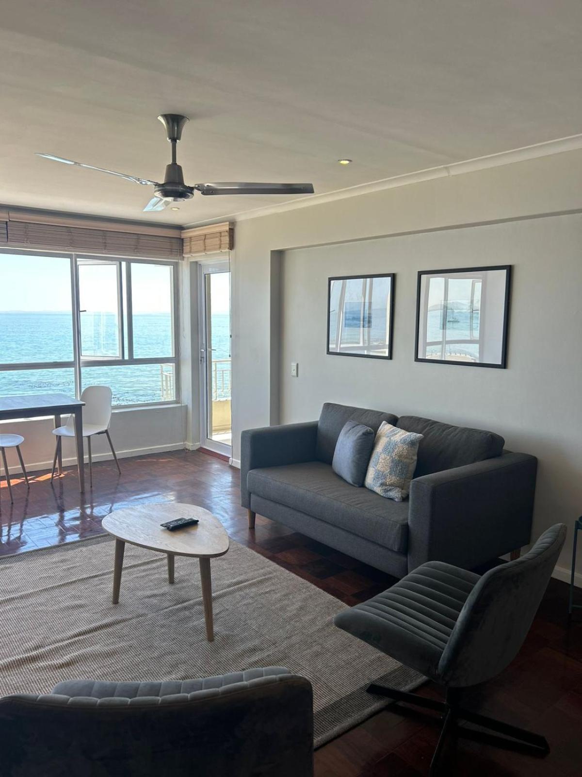 Mouilie Point 1 Bedroom With Sea Views And Pool Apartment Cape Town