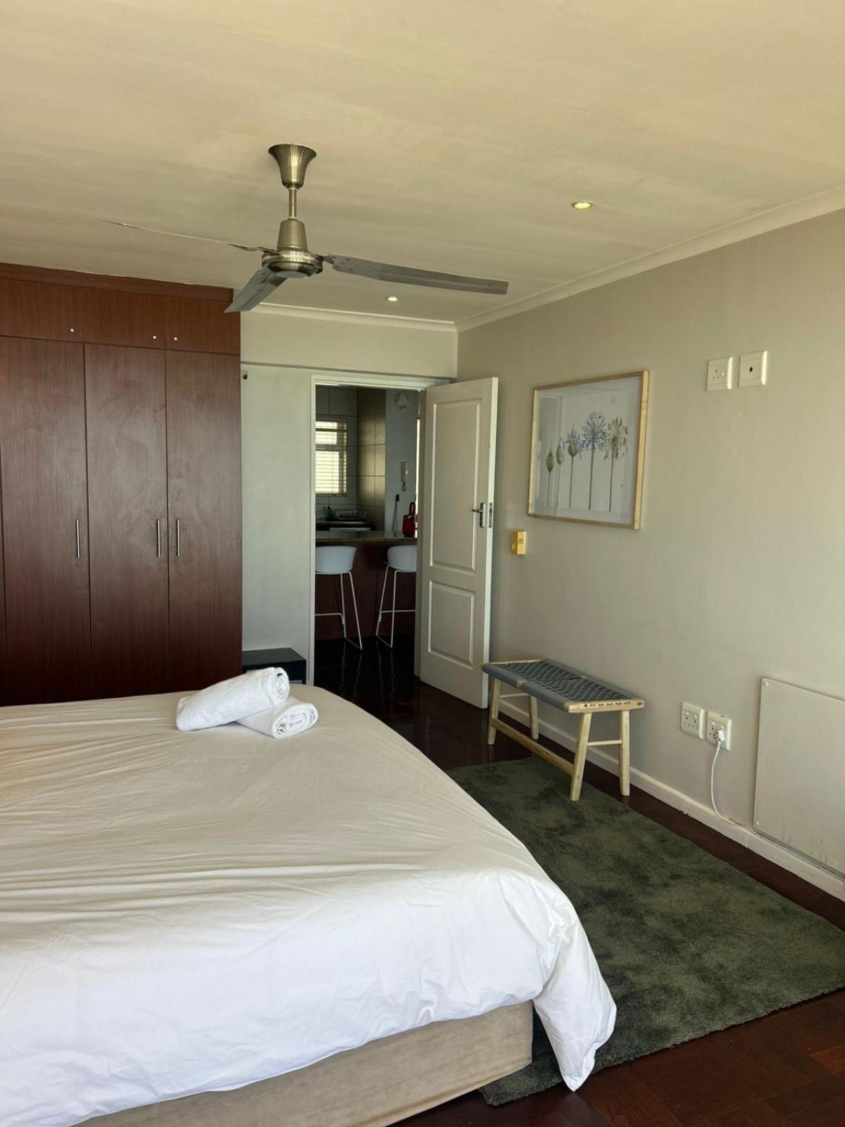 Mouilie Point 1 Bedroom With Sea Views And Pool Cape Town
